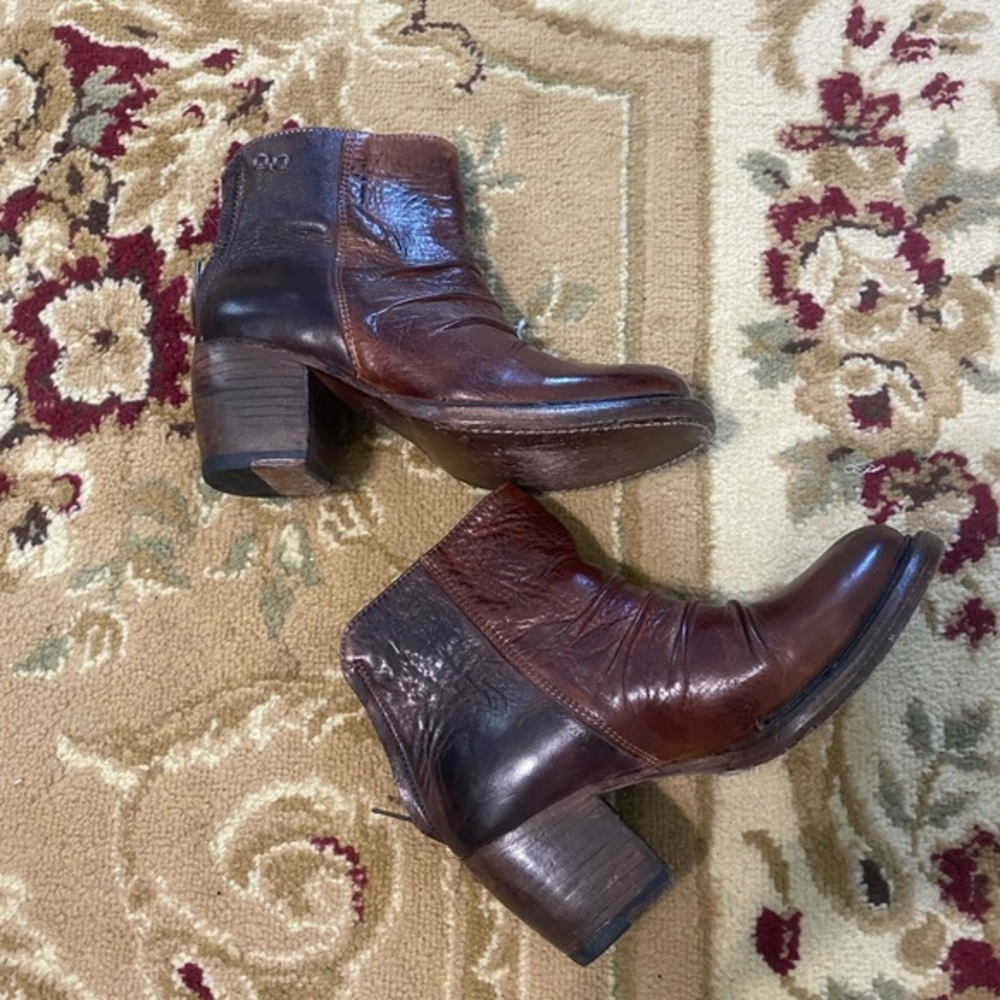 Brown leather booties / block boot